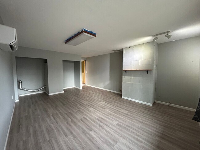 Building Photo - Spacious Single-Story Home on Corner Lot