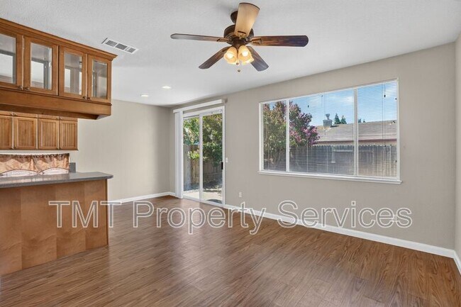 Building Photo - 8874 Mandalay Way
