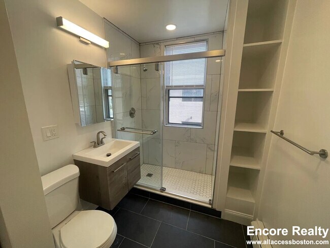 Building Photo - 457 Centre St