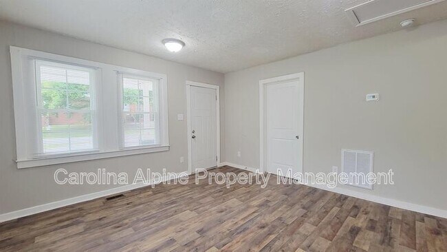 Building Photo - 417 Pine St