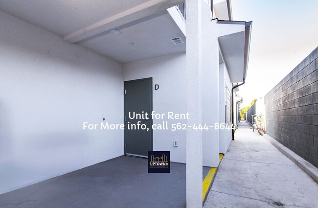 Building Photo - Townhome - 3 Bedrooms / 2 Baths - Cudahy