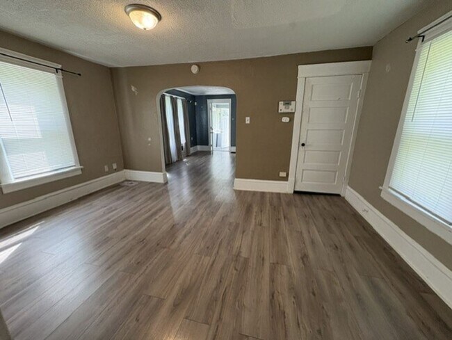 Building Photo - 1201 Smithfarm Ave
