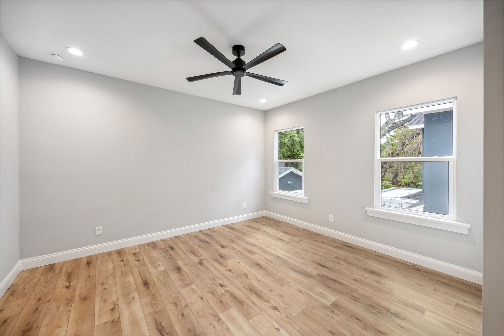 Building Photo - 444 Delaney Park Dr