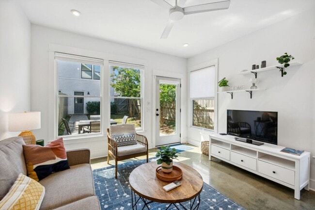 Building Photo - Germantown Gem just 1 mile from Downtown N...