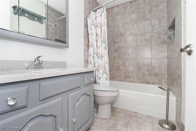 Bathroom - 14567 Madison Ave