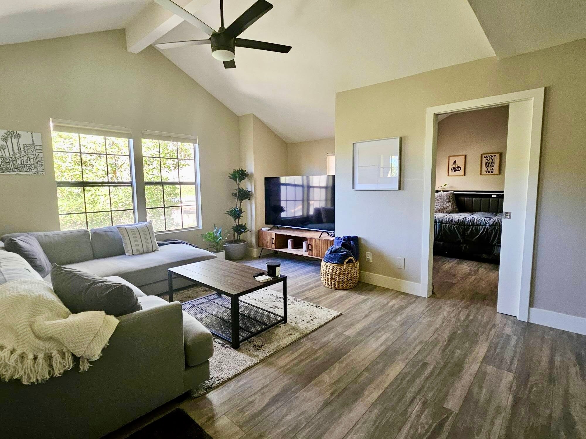 Building Photo - 1070 Calle del Cerro