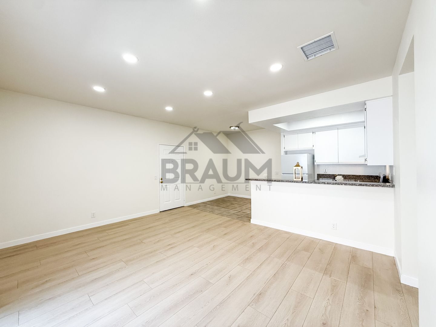 Building Photo - 11459 Collins St