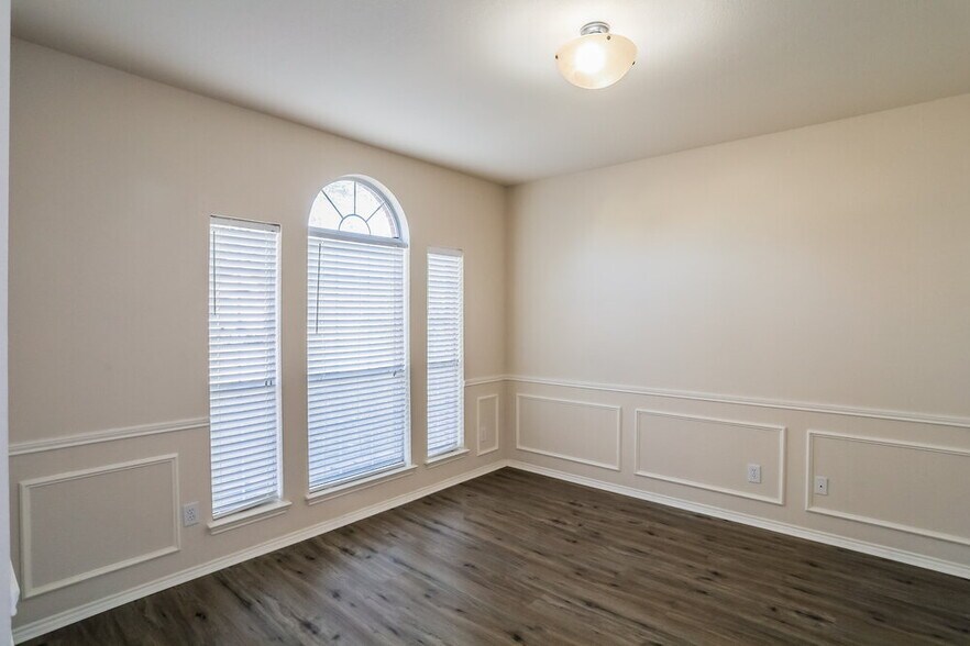 Building Photo - 12249 Shadow Wood Trail