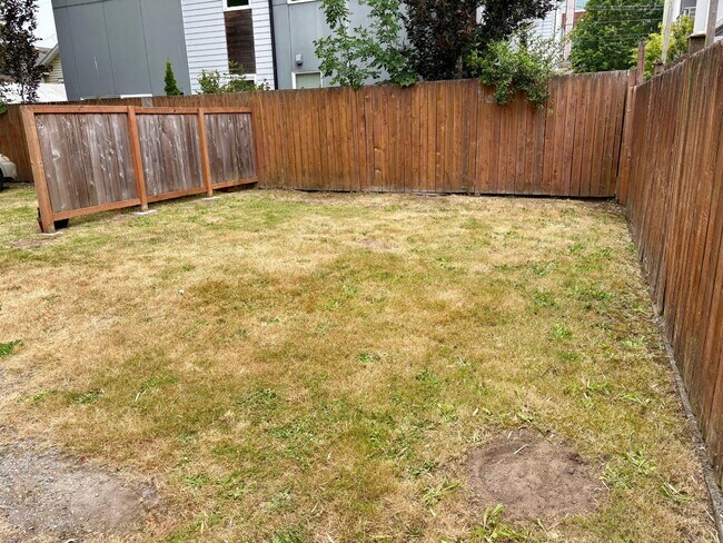 Building Photo - DASILVA RYAN DUPLEX