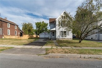 Building Photo - 380 Brainard St