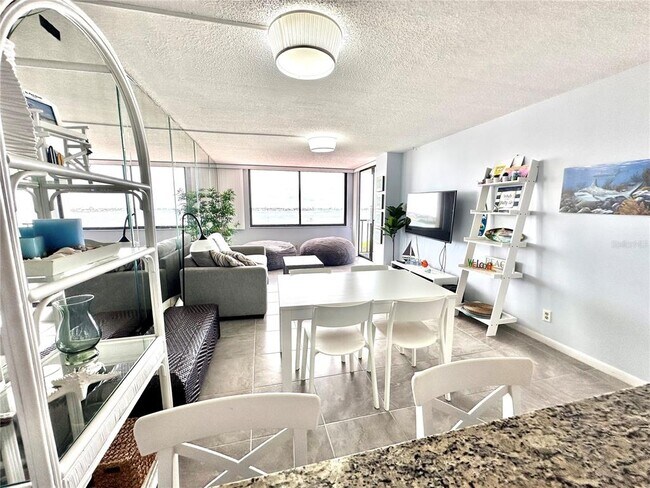 Building Photo - 6361 Bahia Del Mar Blvd S