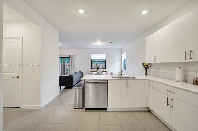Building Photo - 242 SW 159th Ln
