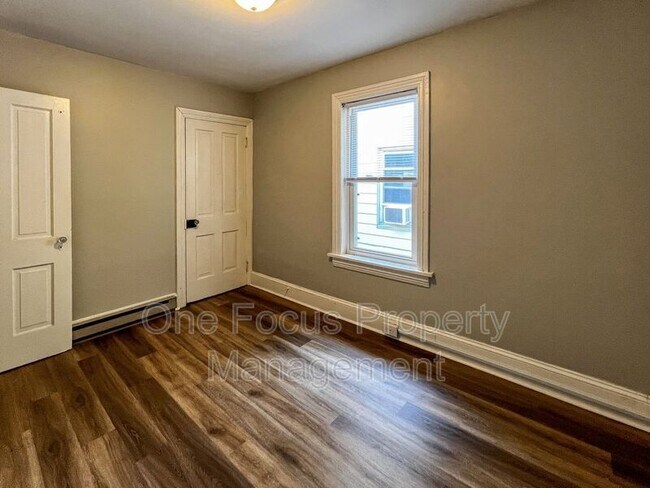 Building Photo - 1028 Park Ave