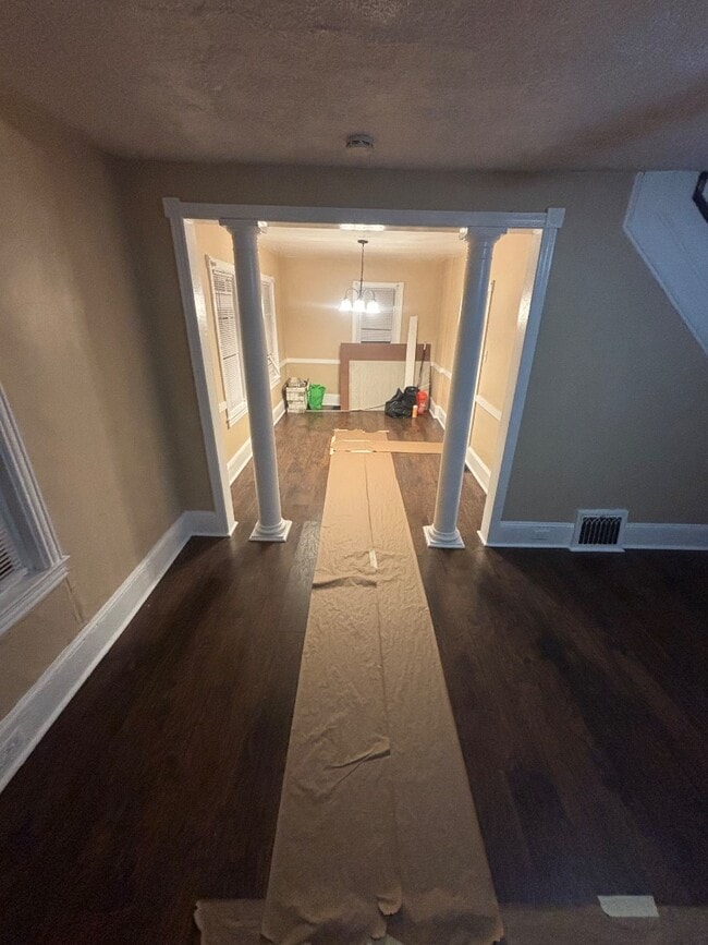 Building Photo - 342 E Broadway