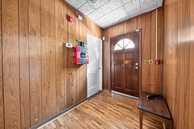 Building Photo - 606 Harper Rd