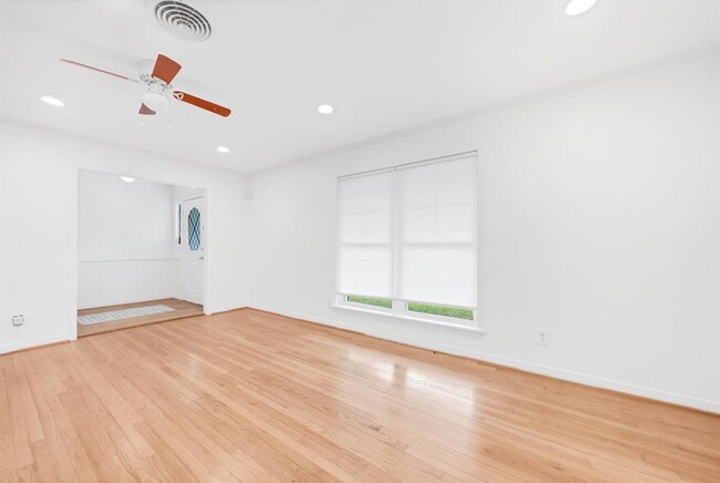 Building Photo - 10166 Hanka Dr