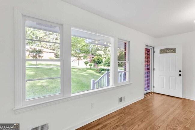 Building Photo - 2773 Fairlane Dr SE