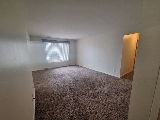 Building Photo - St Clair Shores 2 bedroom condo