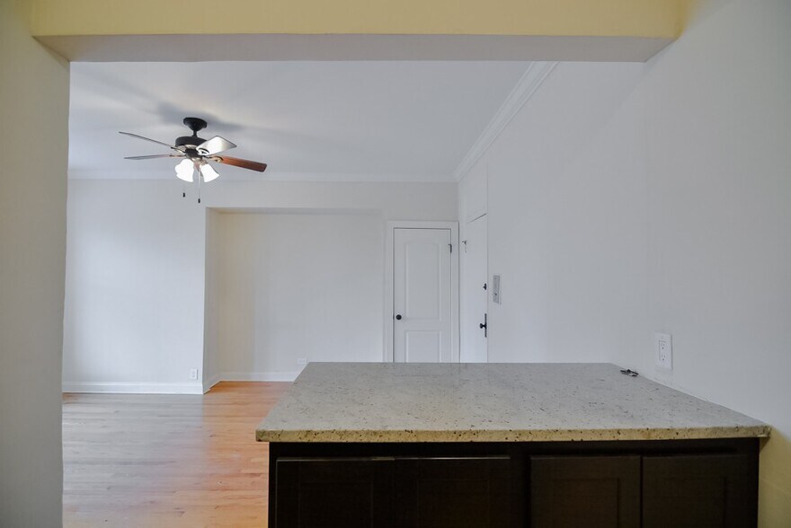 Building Photo - 4617 N Paulina St