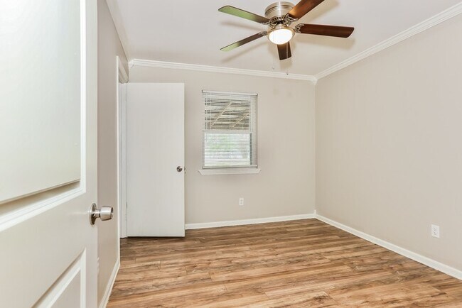 Building Photo - 522 Bowers Dr