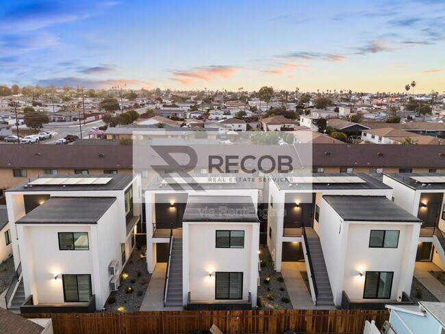 Building Photo - 1638 Elm Ave