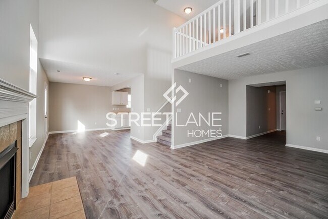 Building Photo - Large 3 BR attractive home is ready for mo...