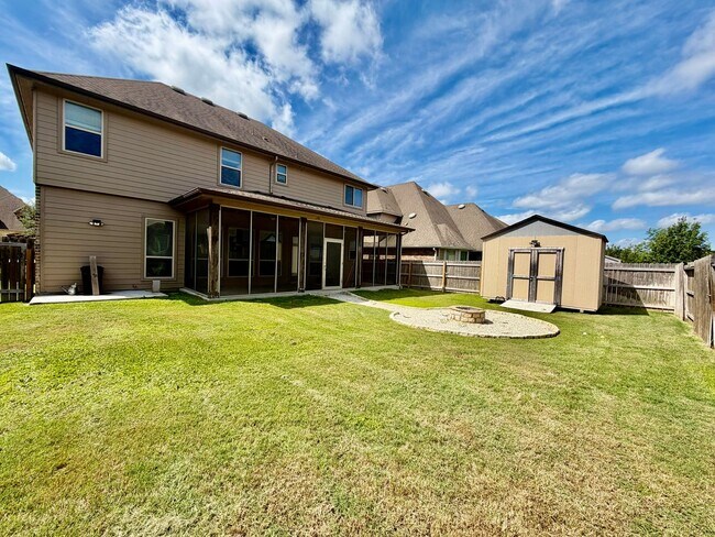 Building Photo - Welcome home to 621 Cavan!