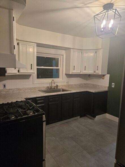 Building Photo - 489 Plymouth Ave