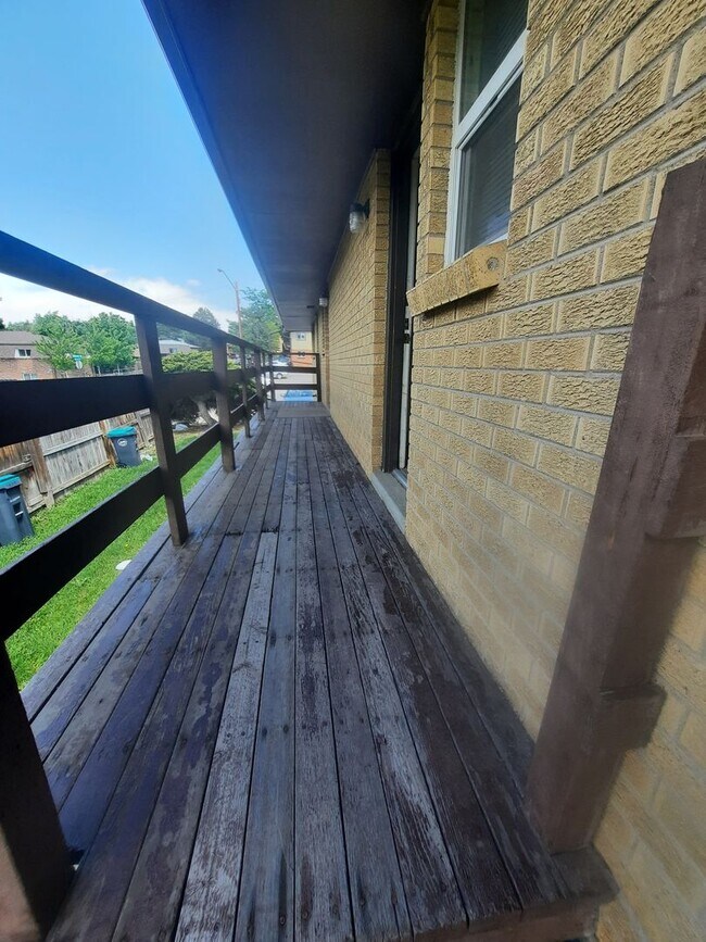 Building Photo - 2 bedroom near downtown Golden | Lots of natural light | Deck