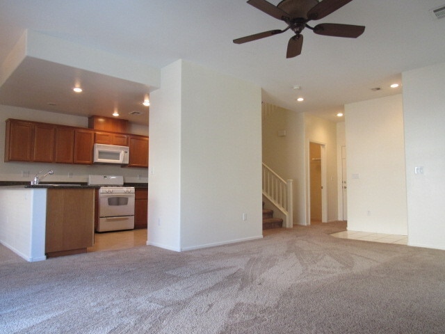 Building Photo - Great 2 Story Townhome in Gated Community!