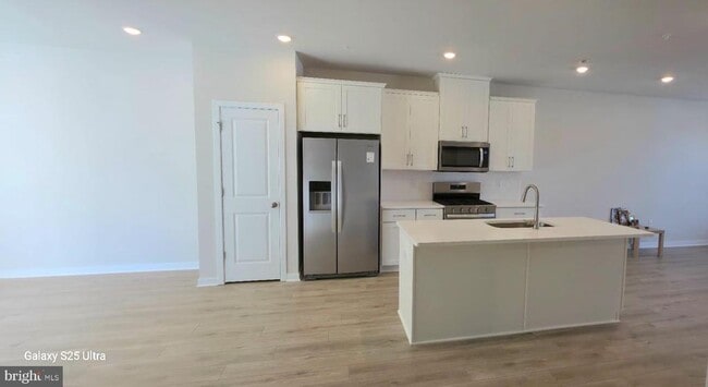 Building Photo - 242 Talucci Dr