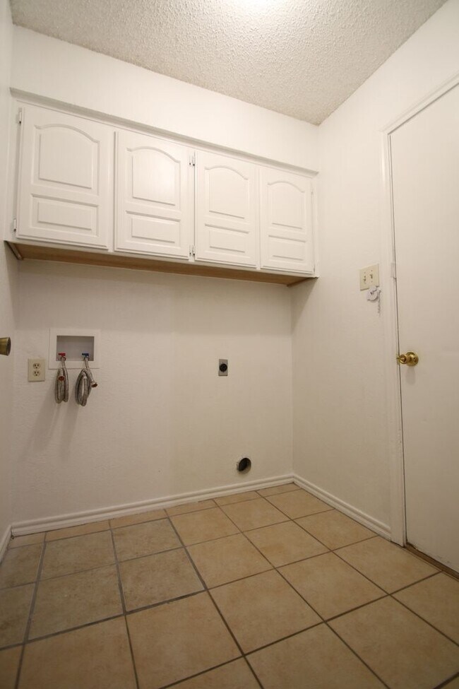 Building Photo - Corner Lot Charmer Off Chapel Creek | 4BR/2BA with Fireplace, Garden Tub & Fenced Backyard