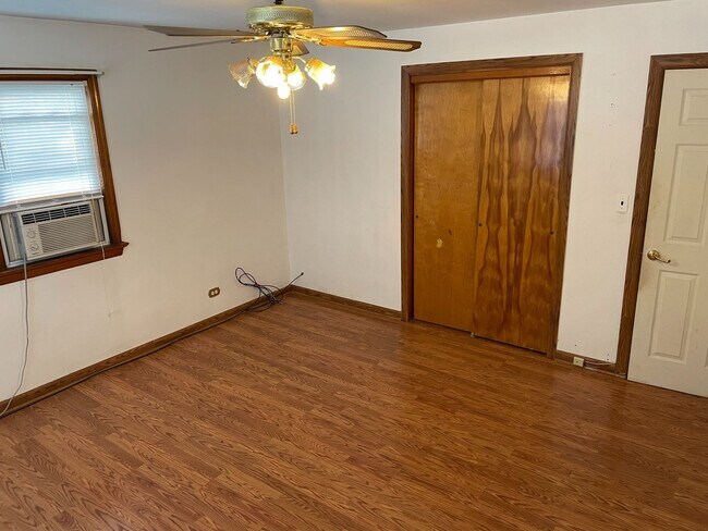 Building Photo - 215 Karsey St