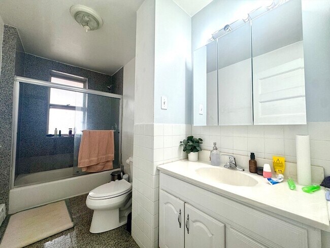 Building Photo - 260 Aspinwall Ave