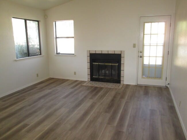 Building Photo - Patio Home At Spain & Morris NE