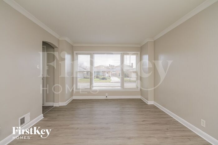 Building Photo - 8912 S Sacramento Ave