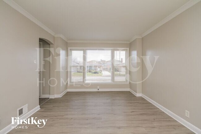 Building Photo - 8912 S Sacramento Ave