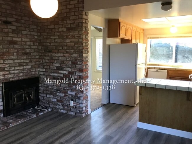 Building Photo - Spacious 3-Bed 2-Bath Home in South Salinas Neighborhood with Large Fenced Yard and Fireplace