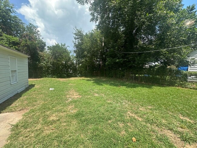 Building Photo - 2 Bed, 1 Bath, 1 Car Garage