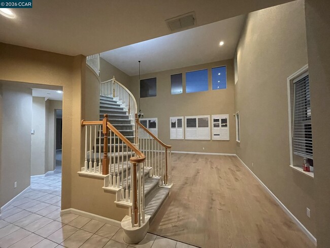 Building Photo - 2649 Torrey Pines Dr
