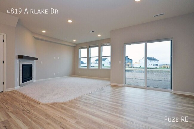 Building Photo - 4819 Airlake Dr