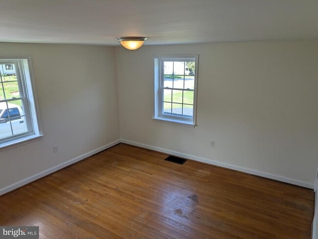 Building Photo - 1422 S Potomac St