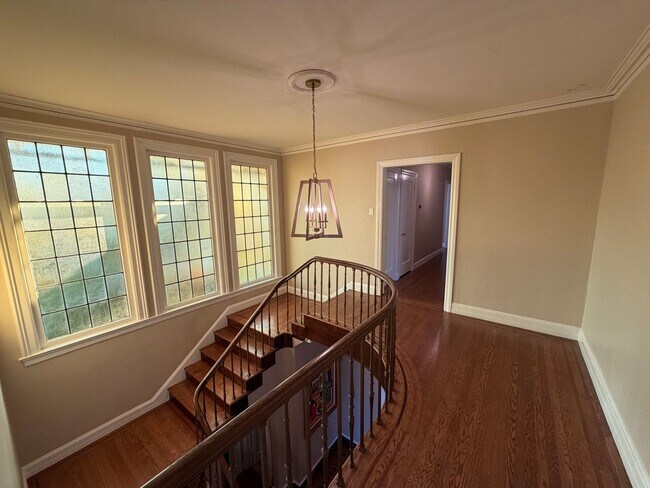 Building Photo - Elegant St. Francis Wood Residence - Available Furnished or Unfurnished