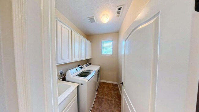 Building Photo - 7912 Hampshire Rd