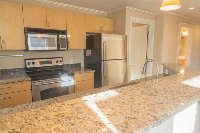 Building Photo - 2Bd/2Ba Seattle Condo