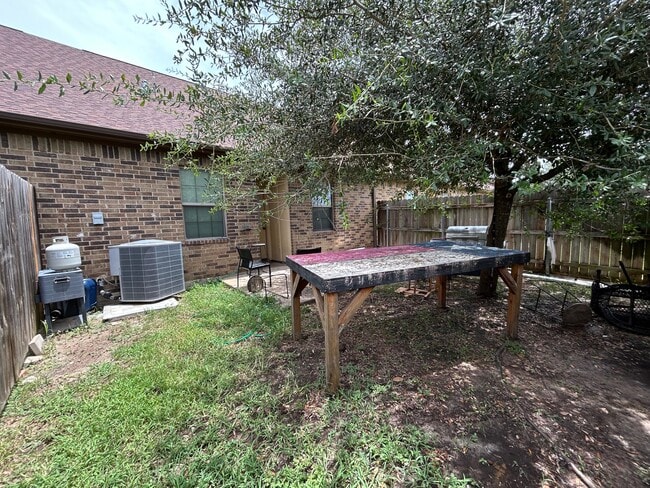 Building Photo - 3318 Travis Cole Ave
