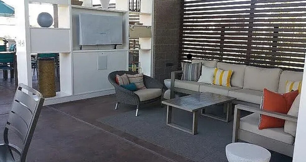 Building Photo - 7031 W Knox Rd