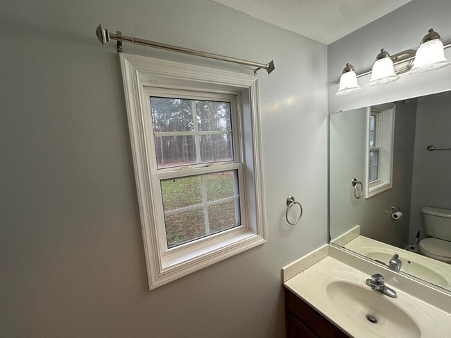 Building Photo - Spacious 4BR/3.5BA Two-Story Home in Queenswood Subdivision