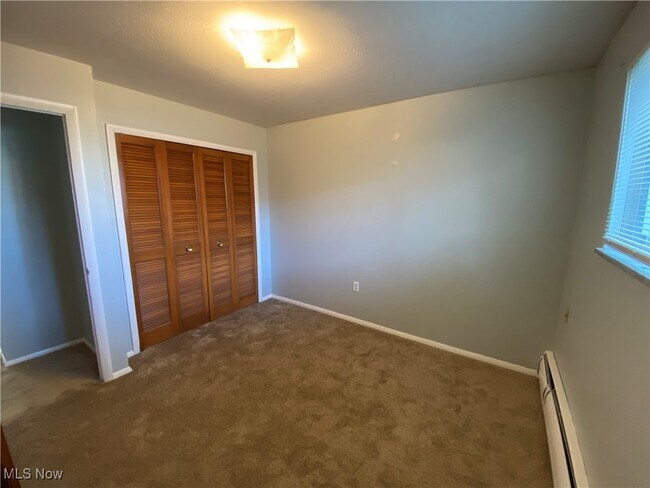Building Photo - 1450 Riverside Dr