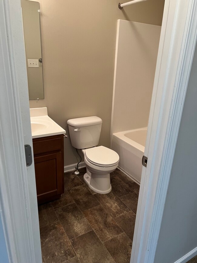 2nd Full Bathroom - 43 Lobo Ln